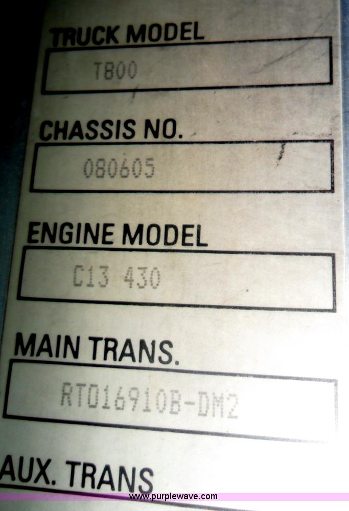 image for item B1199 2005 Kenworth T800 semi truck