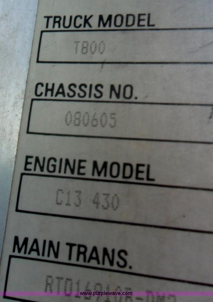 image for item B1199 2005 Kenworth T800 semi truck