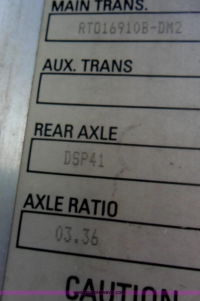 image for item B1199 2005 Kenworth T800 semi truck