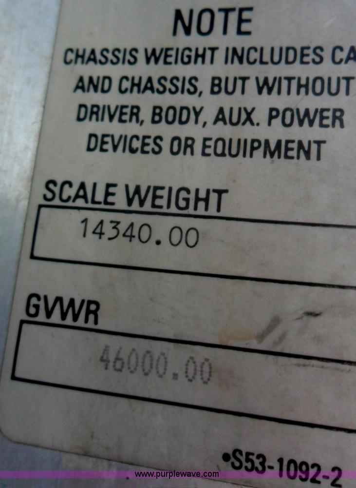 image for item B1199 2005 Kenworth T800 semi truck