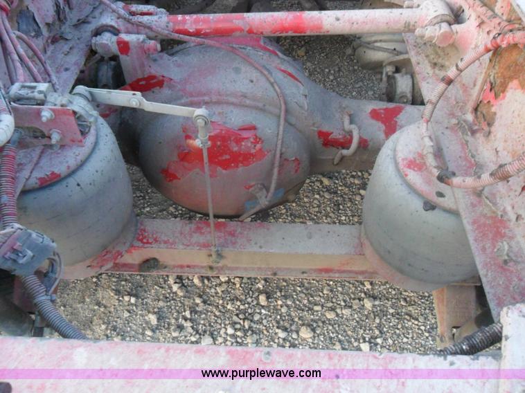 image for item B1199 2005 Kenworth T800 semi truck