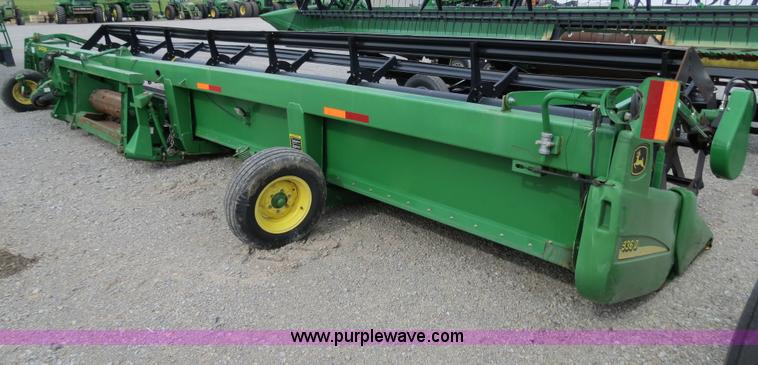 image for item B2287 2000 John Deere 936D 36' draper head