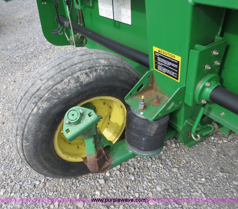image for item B2287 2000 John Deere 936D 36' draper head