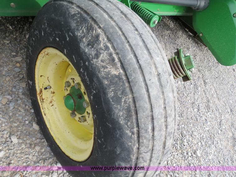 image for item B2287 2000 John Deere 936D 36' draper head