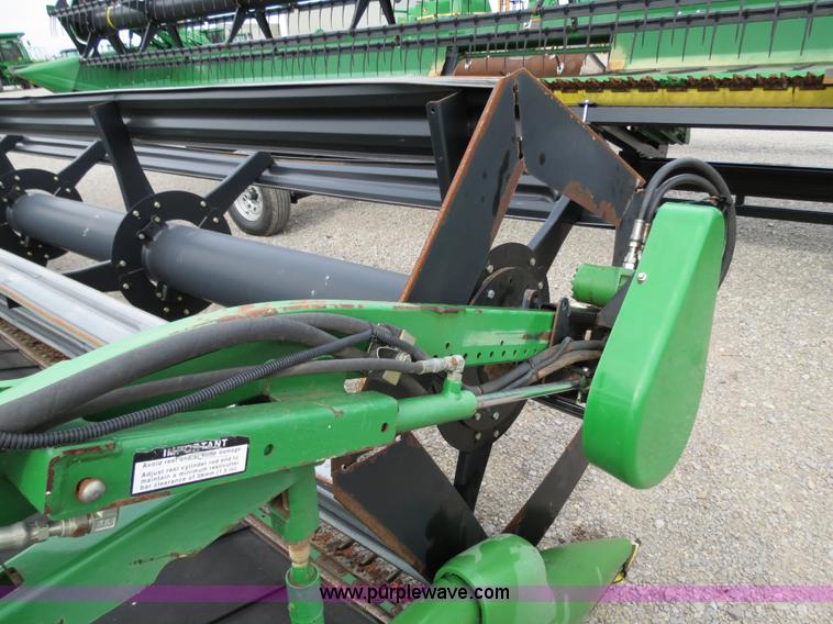 image for item B2287 2000 John Deere 936D 36' draper head