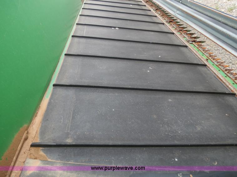 image for item B2287 2000 John Deere 936D 36' draper head