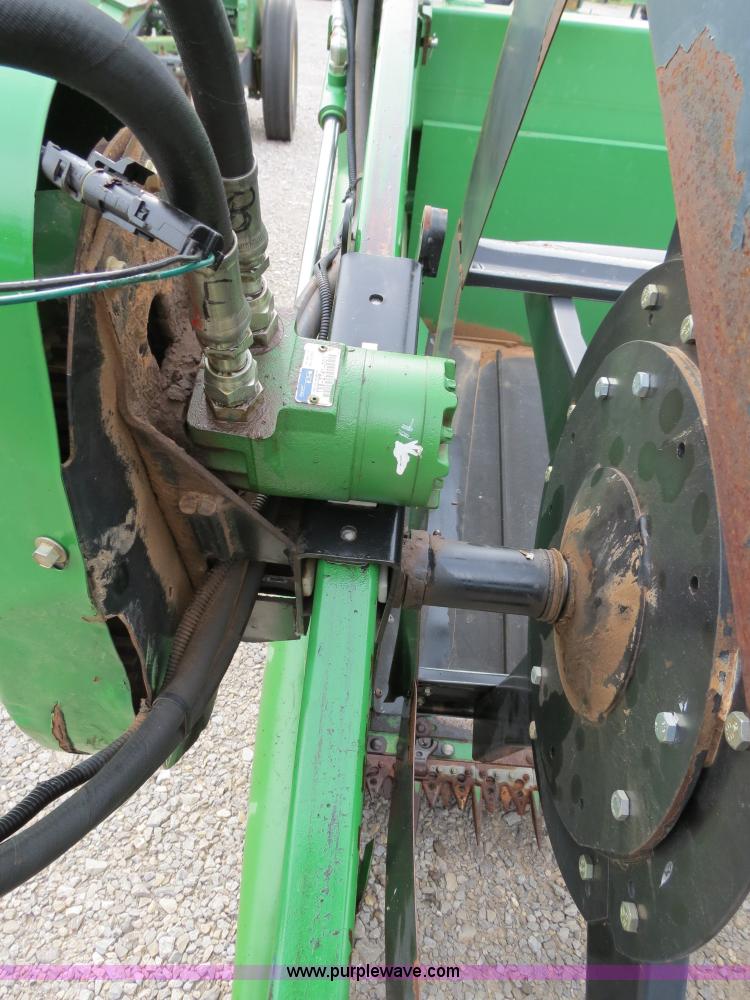 image for item B2287 2000 John Deere 936D 36' draper head