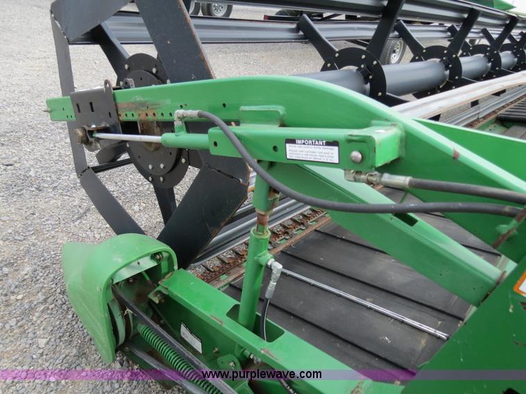 image for item B2287 2000 John Deere 936D 36' draper head