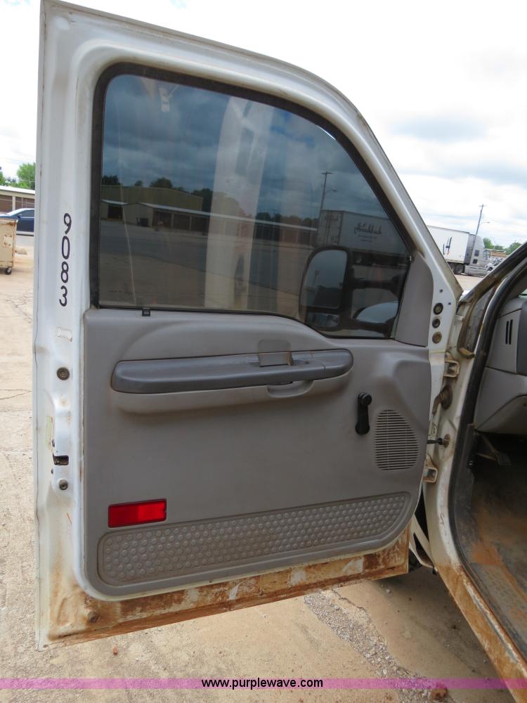 image for item B2321 1999 Ford F350 pickup truck