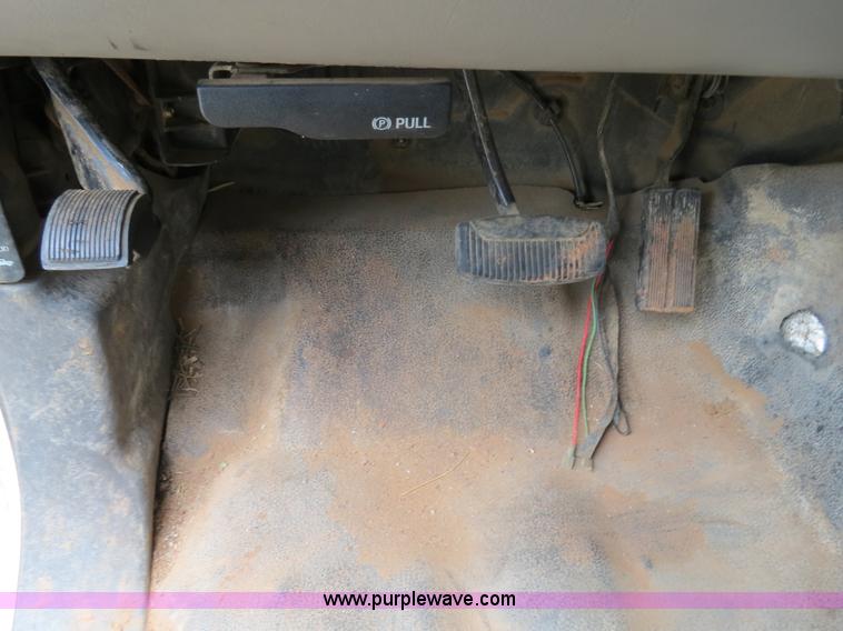 image for item B2321 1999 Ford F350 pickup truck