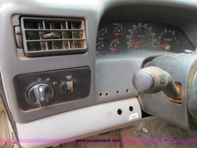 image for item B2321 1999 Ford F350 pickup truck