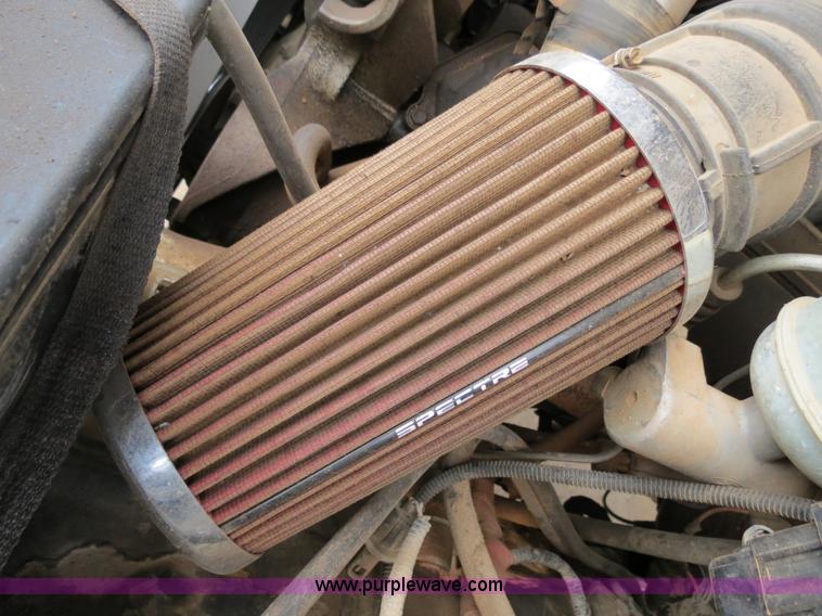 image for item B2321 1999 Ford F350 pickup truck