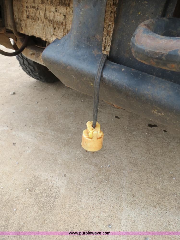 image for item B2321 1999 Ford F350 pickup truck