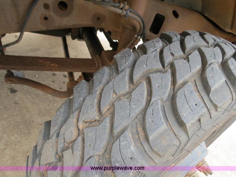 image for item B2321 1999 Ford F350 pickup truck