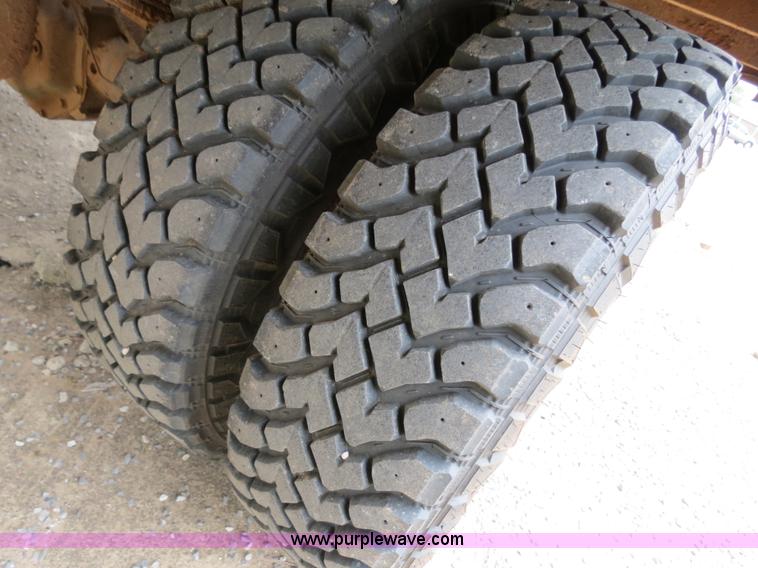 image for item B2321 1999 Ford F350 pickup truck