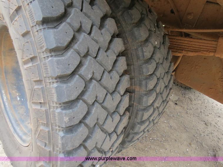 image for item B2321 1999 Ford F350 pickup truck