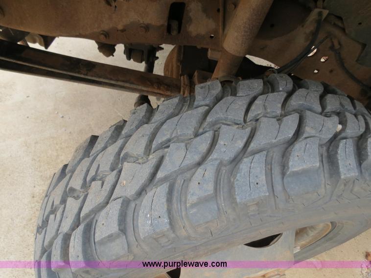 image for item B2321 1999 Ford F350 pickup truck