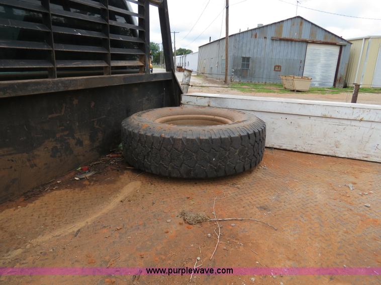 image for item B2321 1999 Ford F350 pickup truck