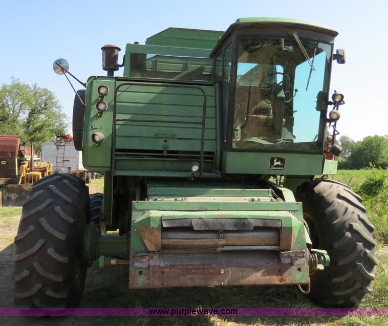 image for item B2345 1986 John Deere 7720 Titan II combine