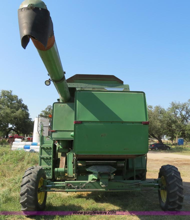 image for item B2345 1986 John Deere 7720 Titan II combine