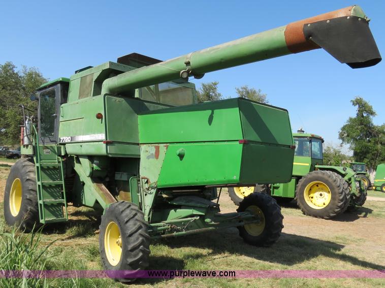 image for item B2345 1986 John Deere 7720 Titan II combine