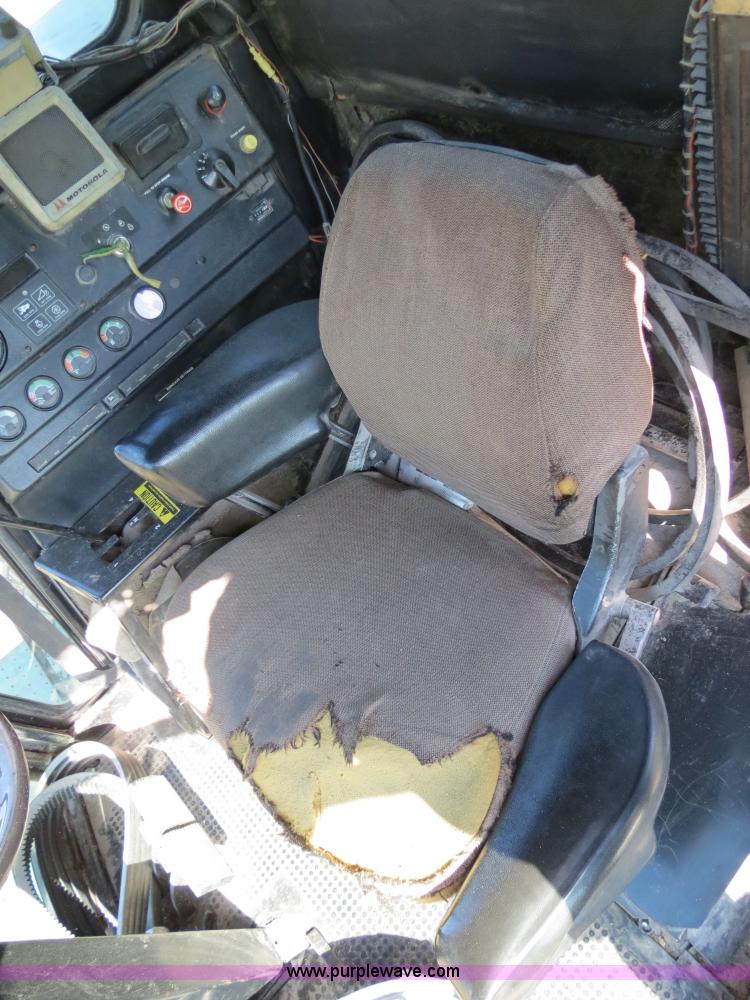 image for item B2345 1986 John Deere 7720 Titan II combine