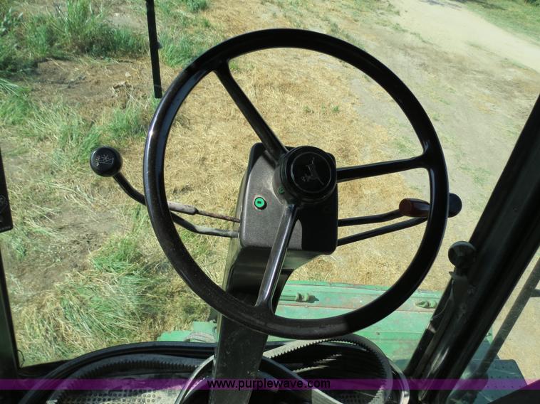 image for item B2345 1986 John Deere 7720 Titan II combine