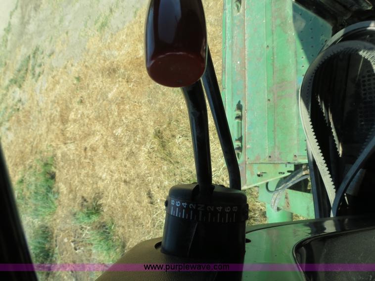 image for item B2345 1986 John Deere 7720 Titan II combine