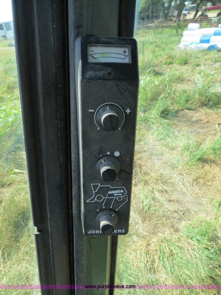 image for item B2345 1986 John Deere 7720 Titan II combine