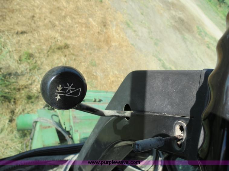 image for item B2345 1986 John Deere 7720 Titan II combine