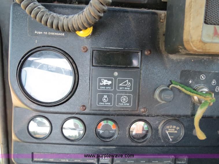 image for item B2345 1986 John Deere 7720 Titan II combine