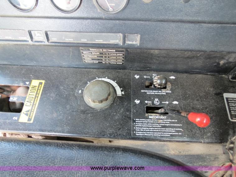 image for item B2345 1986 John Deere 7720 Titan II combine