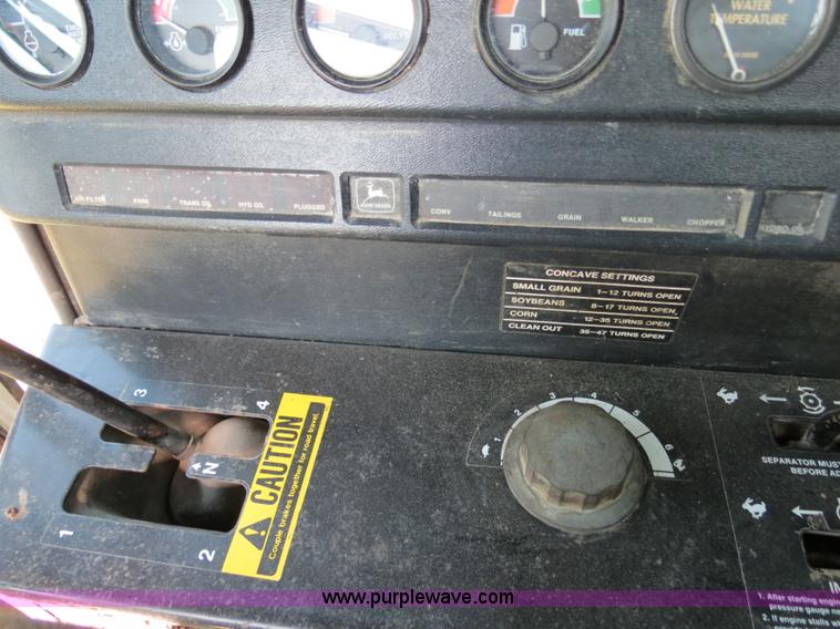 image for item B2345 1986 John Deere 7720 Titan II combine