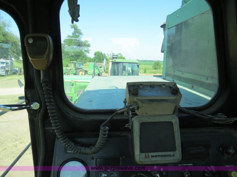 image for item B2345 1986 John Deere 7720 Titan II combine