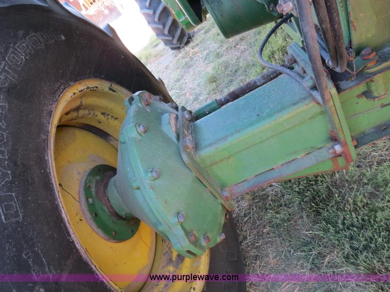 image for item B2345 1986 John Deere 7720 Titan II combine