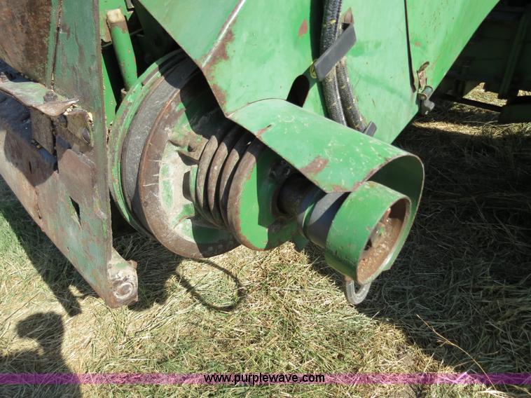 image for item B2345 1986 John Deere 7720 Titan II combine