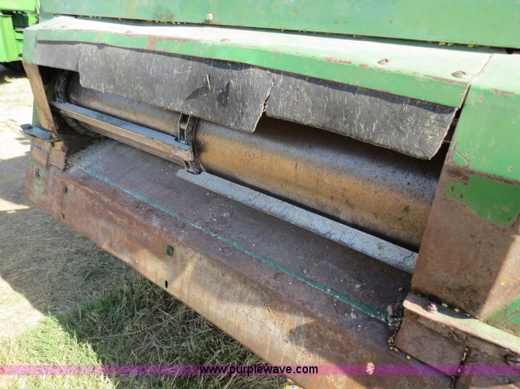 image for item B2345 1986 John Deere 7720 Titan II combine