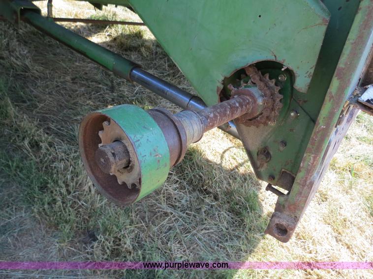 image for item B2345 1986 John Deere 7720 Titan II combine