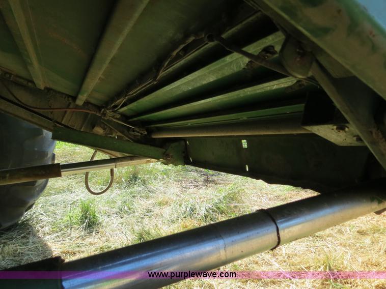 image for item B2345 1986 John Deere 7720 Titan II combine