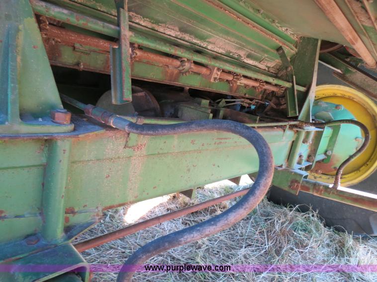 image for item B2345 1986 John Deere 7720 Titan II combine