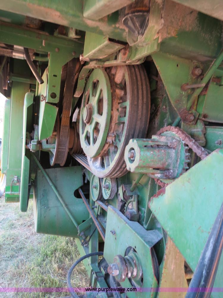 image for item B2345 1986 John Deere 7720 Titan II combine
