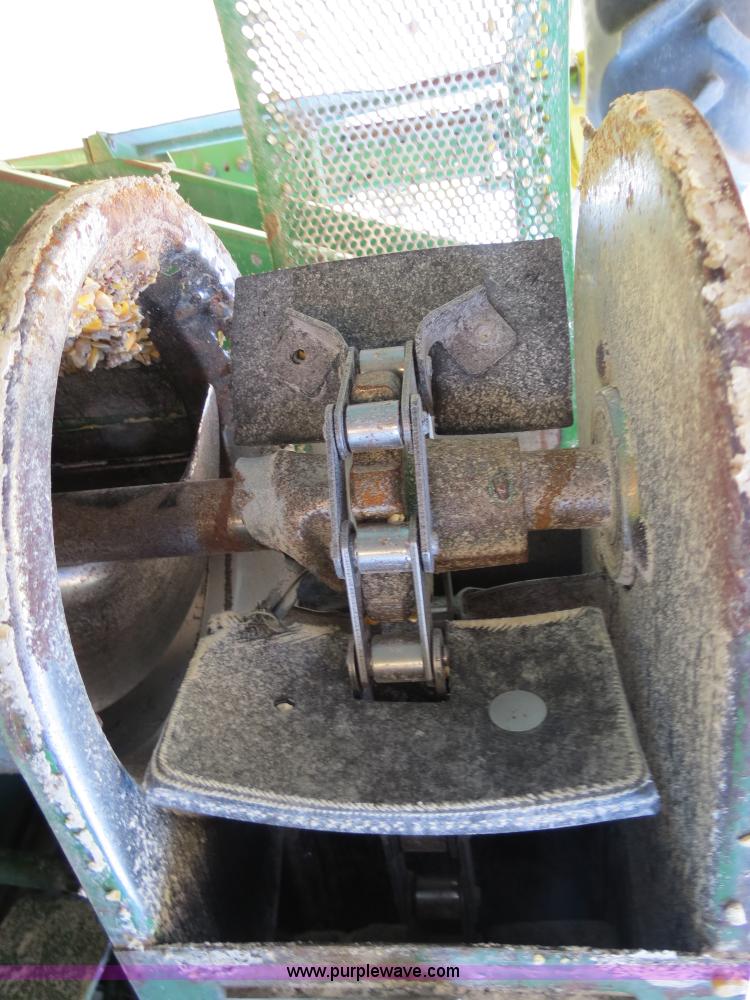 image for item B2345 1986 John Deere 7720 Titan II combine