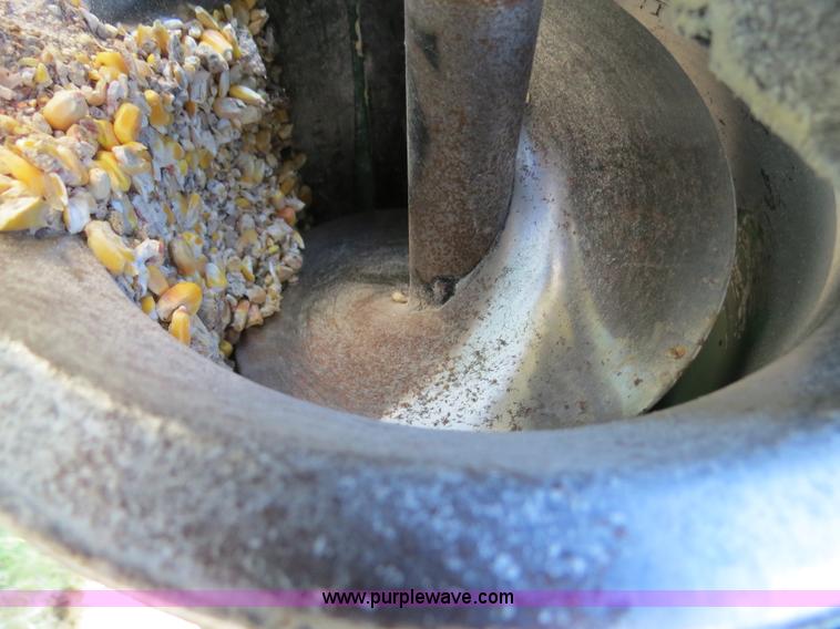 image for item B2345 1986 John Deere 7720 Titan II combine