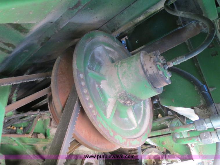 image for item B2345 1986 John Deere 7720 Titan II combine