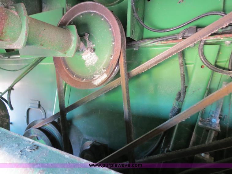 image for item B2345 1986 John Deere 7720 Titan II combine