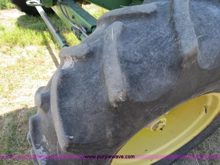 image for item B2345 1986 John Deere 7720 Titan II combine