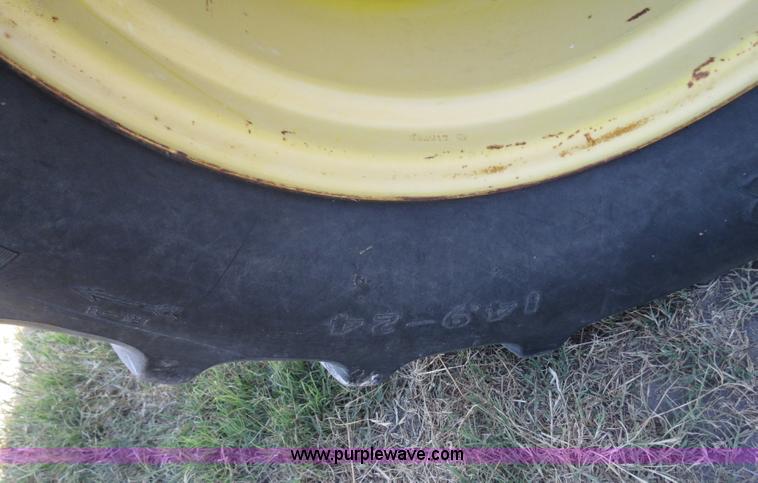 image for item B2345 1986 John Deere 7720 Titan II combine