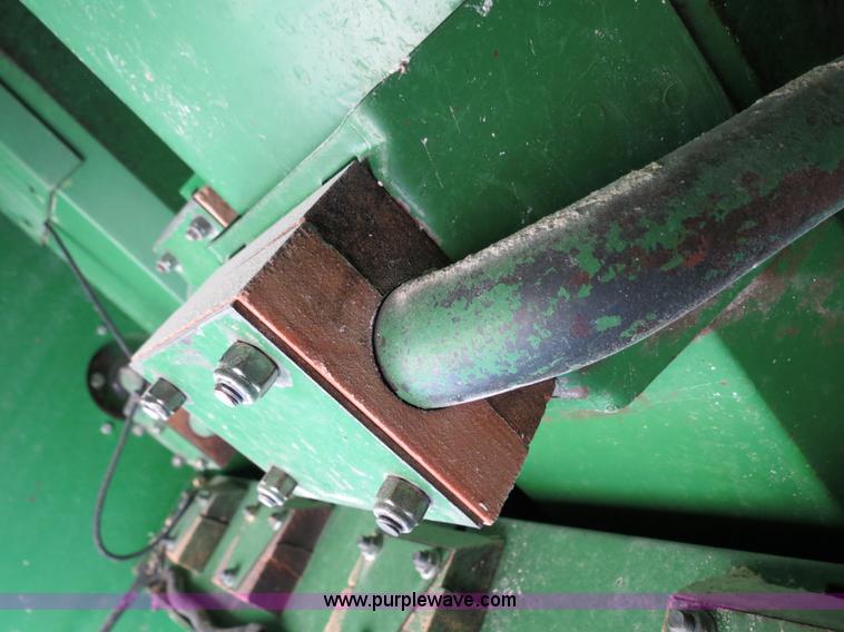 image for item B2345 1986 John Deere 7720 Titan II combine