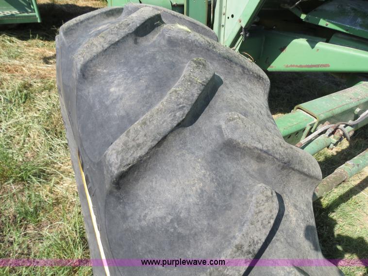 image for item B2345 1986 John Deere 7720 Titan II combine