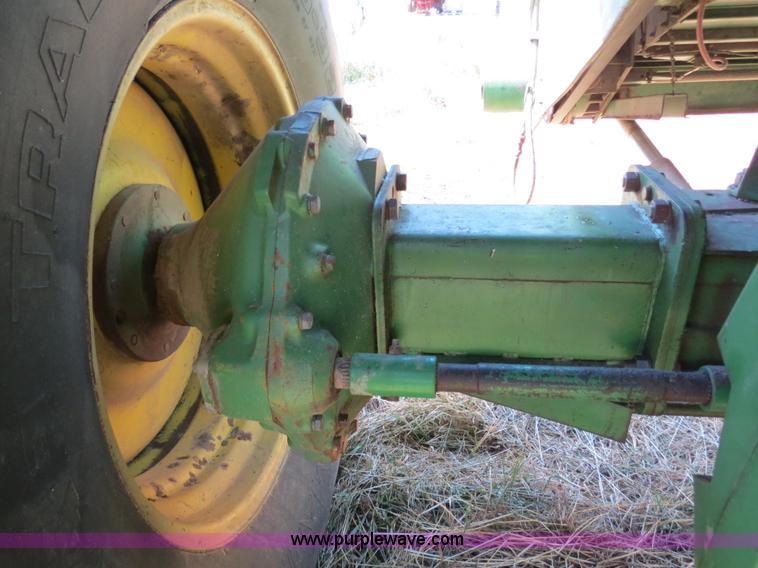 image for item B2345 1986 John Deere 7720 Titan II combine